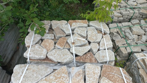 Гранитный плитняк галтованный для парковки купить в Тюменской области