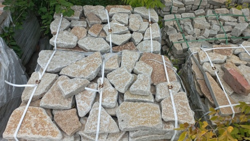 Плитняк гранитный галтованный купить в Тюменской области