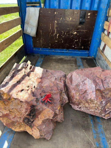 Ландшафтные глыбы красно-фиолетовые 200-1000 килограмм купить в Тюменской области