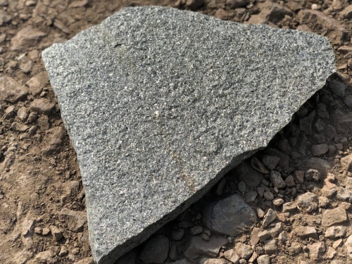 Плитняк златолит Уральский для цоколя, отмостки купить в Тюменской области