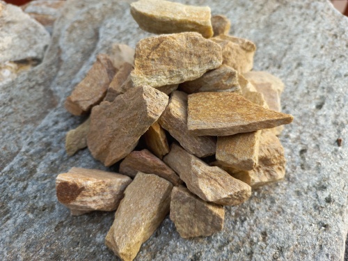 Златолит жёлтый декоративная каменная крошка купить в Тюменской области