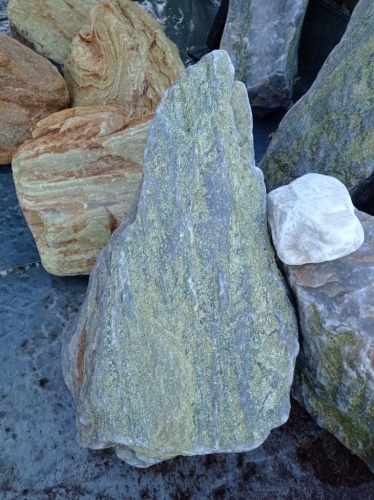 Златолит жёлтый, жёлто-зелёный глыбки и валуны для ланшафтного дизайна купить в Тюменской области