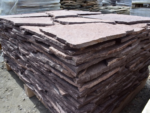 Плитняк лемезит бордовый для облицовки цоколя 20-25 мм  купить в Тюменской области