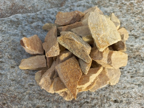 Златолит жёлтый декоративная каменная крошка купить в Тюменской области