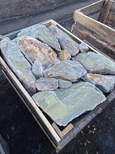 Златолит жёлтый, жёлто-зелёный глыбки и валуны для ланшафтного дизайна купить в Тюменской области