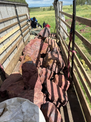 Ландшафтные глыбы красно-фиолетовые 200-1000 килограмм купить в Тюменской области