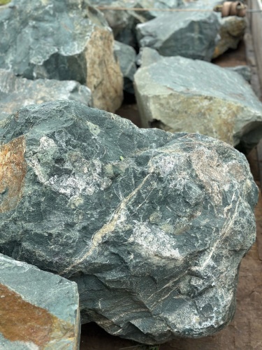 Камни для ландшафтного дизайна зелёные 10-60 килограмм купить в Тюменской области