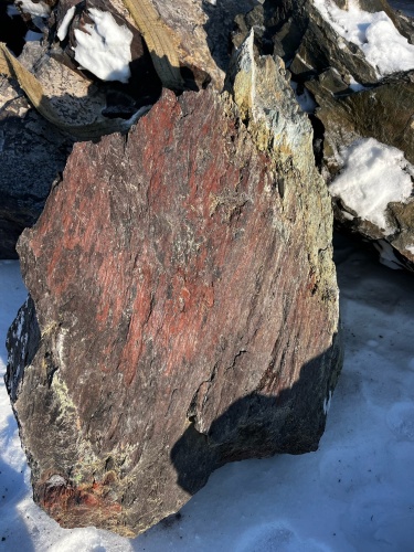 Ландшафтные глыбы красно-фиолетовые 200-1000 килограмм купить в Тюменской области