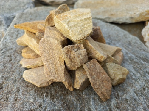 Златолит жёлтый декоративная каменная крошка купить в Тюменской области