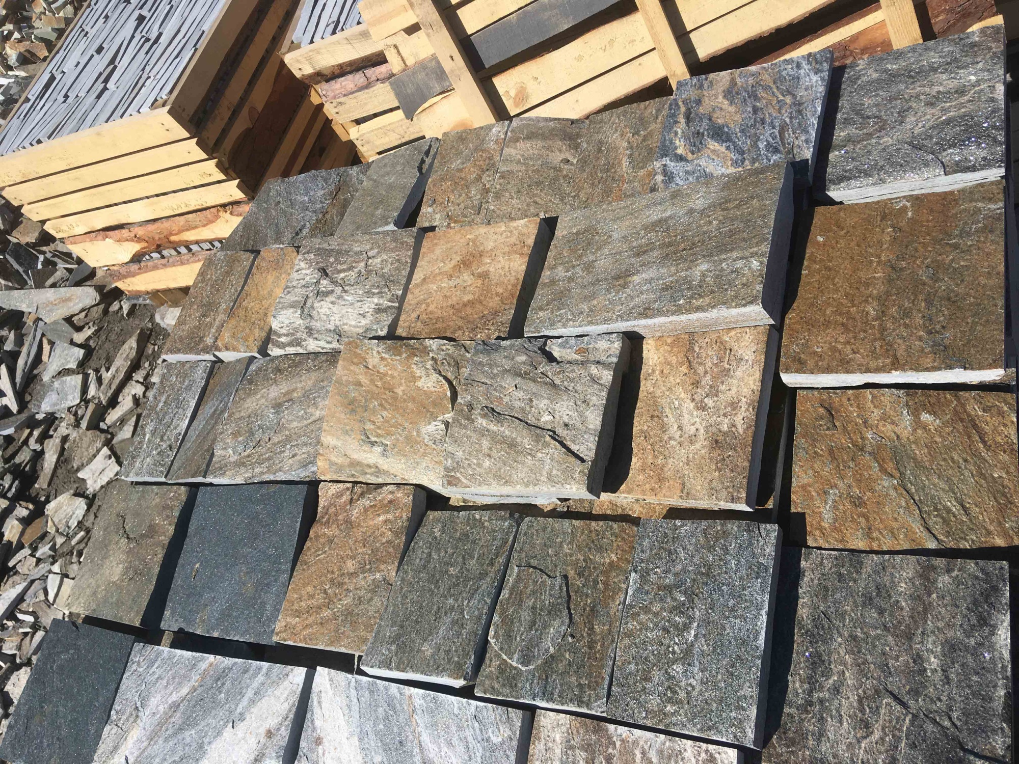 Плитка пилёная златолит Уральский для фасада купить в Тюменской области