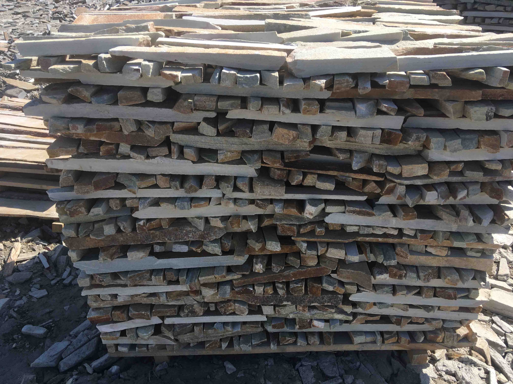 Горбушка златолит золотистый для облицовки купить в Тюменской области