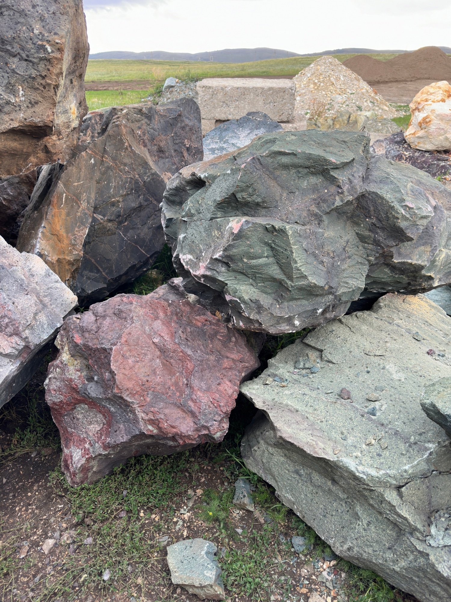 Камни для ландшафтного дизайна зелёные 10-60 килограмм купить в Тюменской области