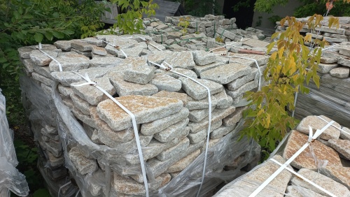 Гранитный плитняк галтованный для парковки купить в Тюменской области