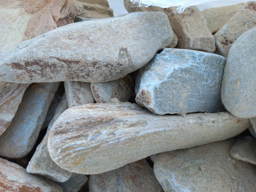 Златолит жёлтый, жёлто-зелёный глыбки и валуны для ланшафтного дизайна купить в Тюменской области