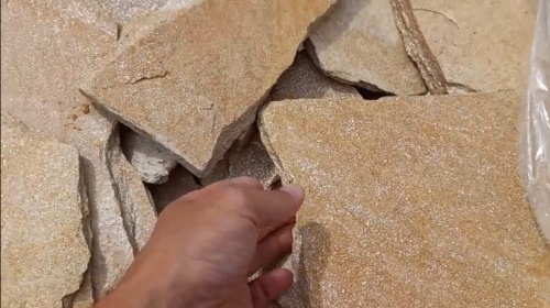 Плитняк златолит жёлтый золотистый для отмостки купить в Тюменской области