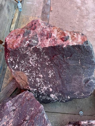 Камни для ландшафтного дизайна красно-фиолетовые 10-60 килограмм купить в Тюменской области