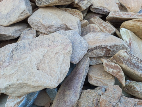 Златолит жёлтый, жёлто-зелёный глыбки и валуны для ланшафтного дизайна купить в Тюменской области