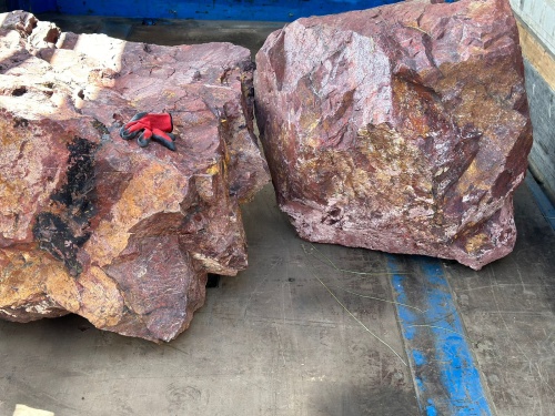 Ландшафтные глыбы красно-фиолетовые 200-1000 килограмм купить в Тюменской области