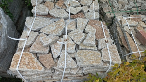 Гранитный плитняк галтованный для парковки купить в Тюменской области