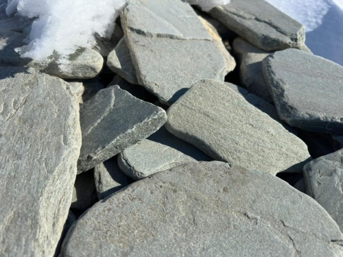 Плитняк златолит зелёный галтованный для цоколя купить в Тюменской области