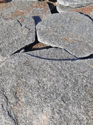 Златолит серебристый галтованный для лестниц купить в Тюменской области