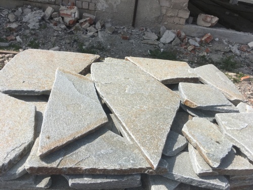 Златолит серебристый галтованный для лестниц купить в Тюменской области